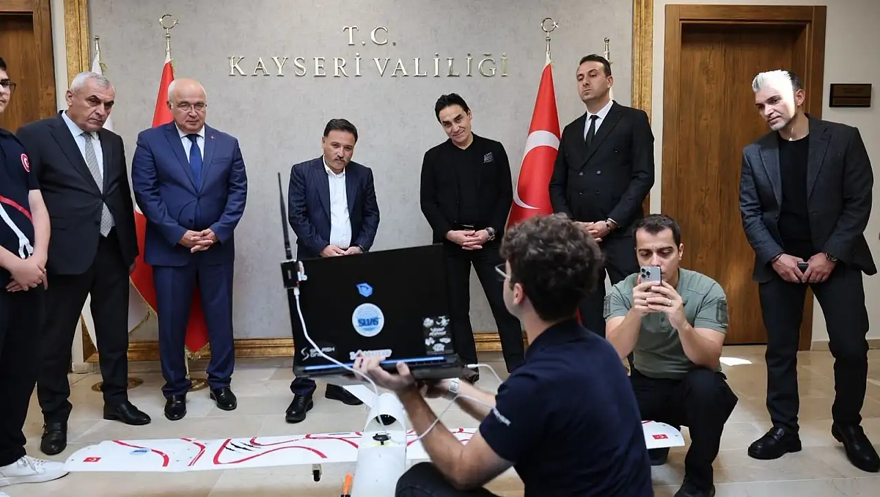 Kayserili öğrencilerden ABD zaferi sonrası Vali Çiçek'e ziyaret
