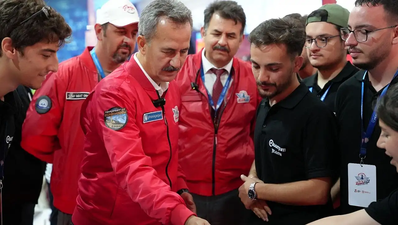TEKNOFEST'te ERÜ heyecanı: Görgün'den standa ziyaret!