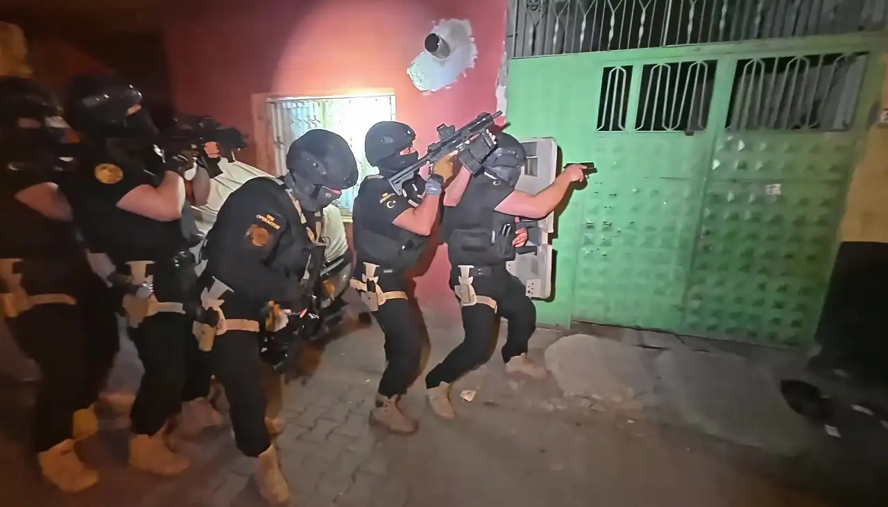Adana'da DEAŞ terör örgütünün uyuyan hücrelerine operasyon: 6 şahıs tutuklandı