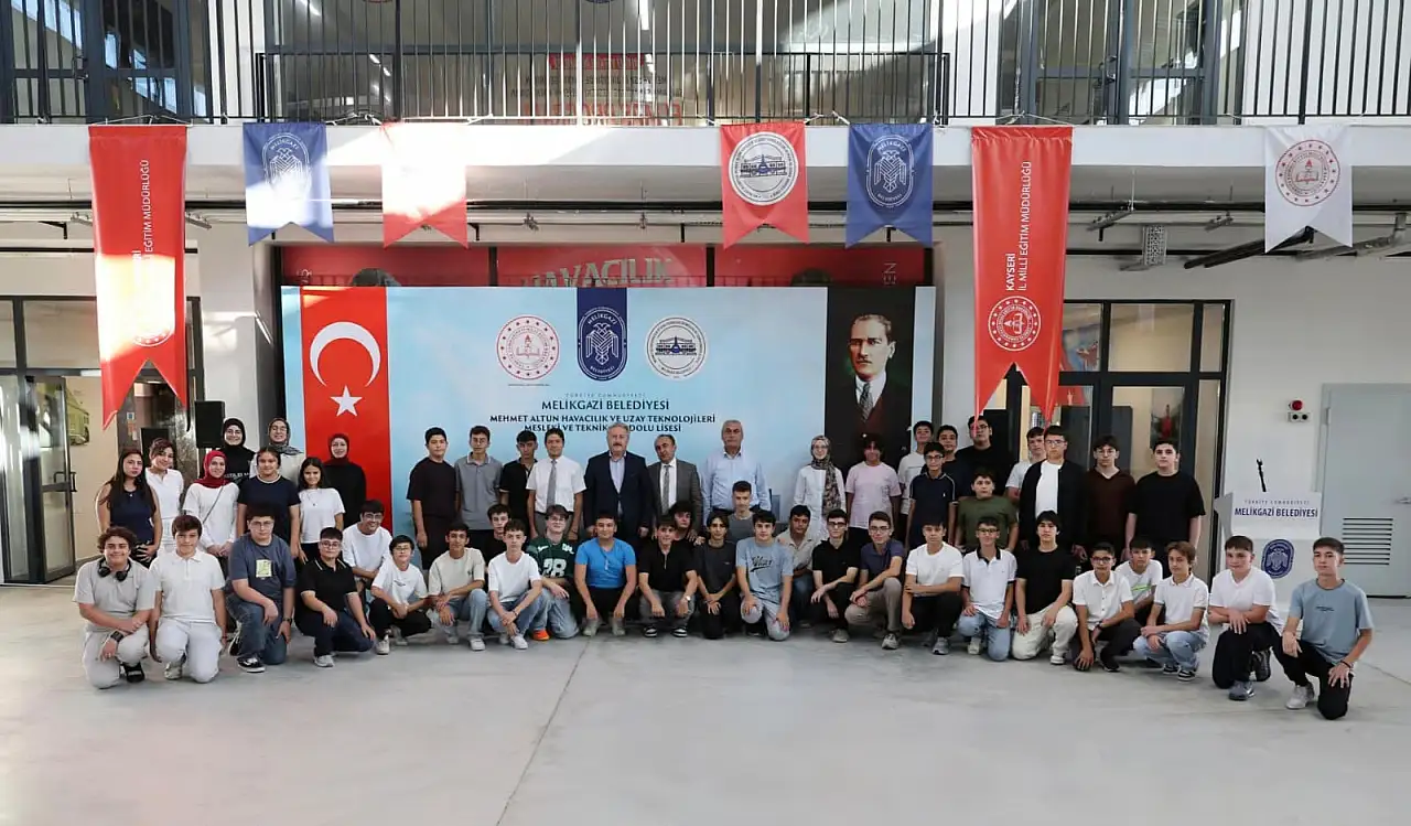 Başkan Palancıoğlu, Havacılık Lisesi'nin yeni öğrencileri ve velileri ile bir araya geldi