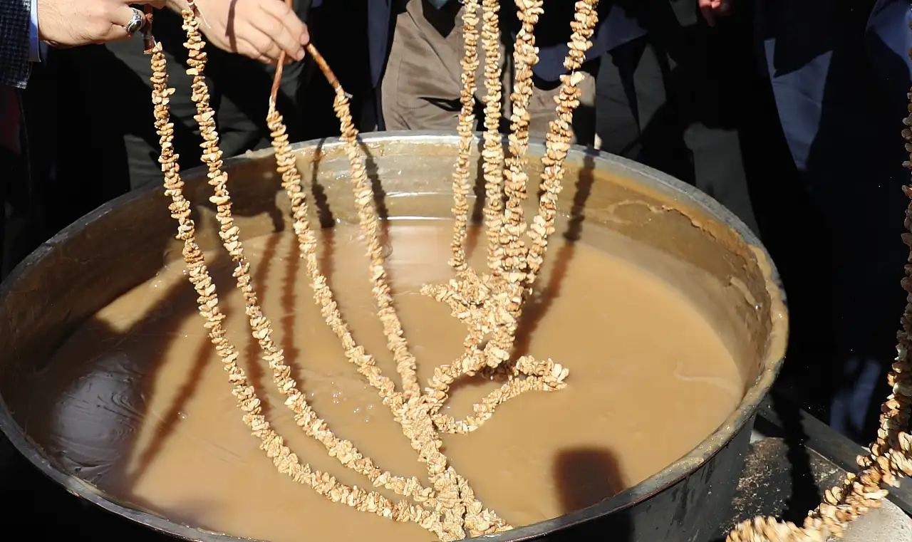 Kocasinan'ın geleneksel lezzeti Türkiye'nin gündemine oturdu! ''Erciyes Kadı Bacağı''