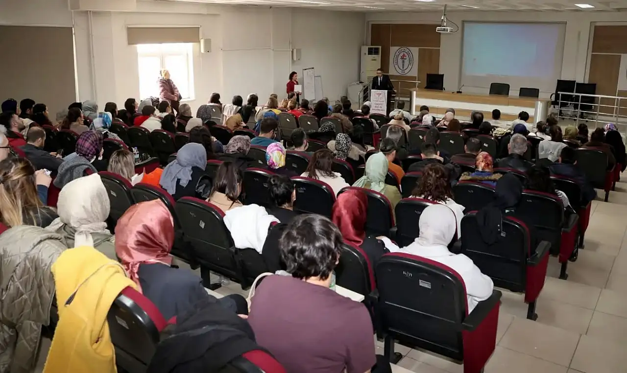 Kayseri'de ''Anne Sütü Danışmanlığı Eğitimi'' sertifika töreni düzenlendi