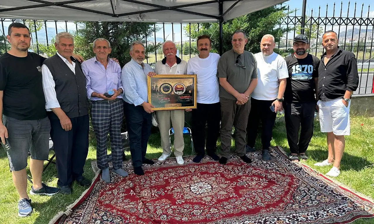 Klasik otomobiller Kayseri'yi geçmişe götürdü