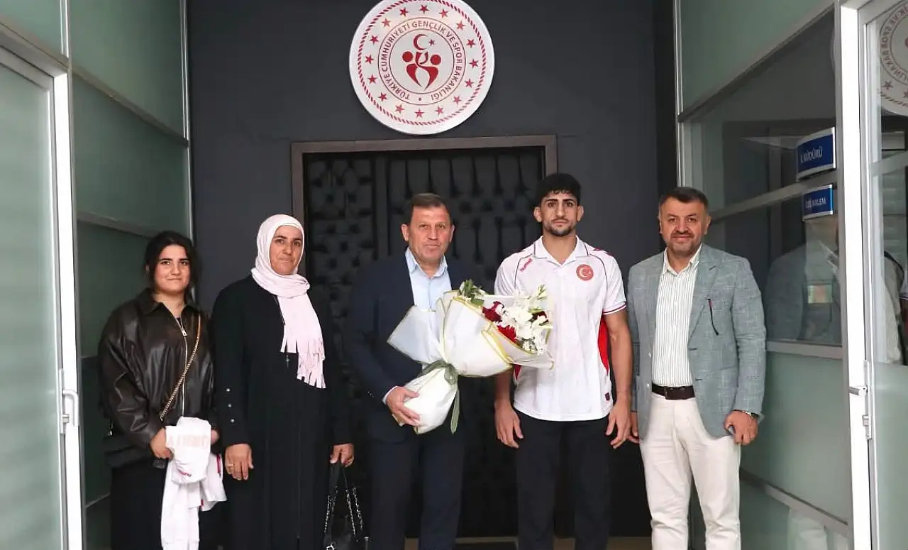 Kayserili güreşçiden dünya ikinciliği