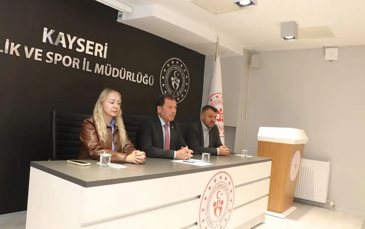Kayseri'de yüzücüler yeni sezona hazırlanıyor...