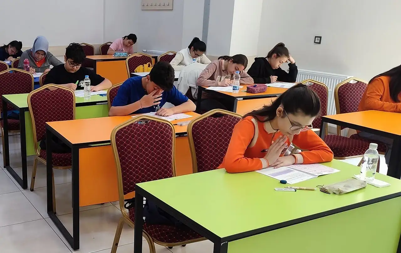 Genç KAYMEK'in başarısı tescillendi: LGS ve YKS'de adından söz ettirdi!
