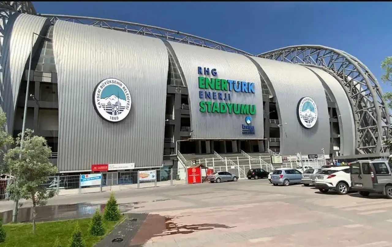 Kayserispor taraftarının merak ettiği değişiklik gerçekleşti