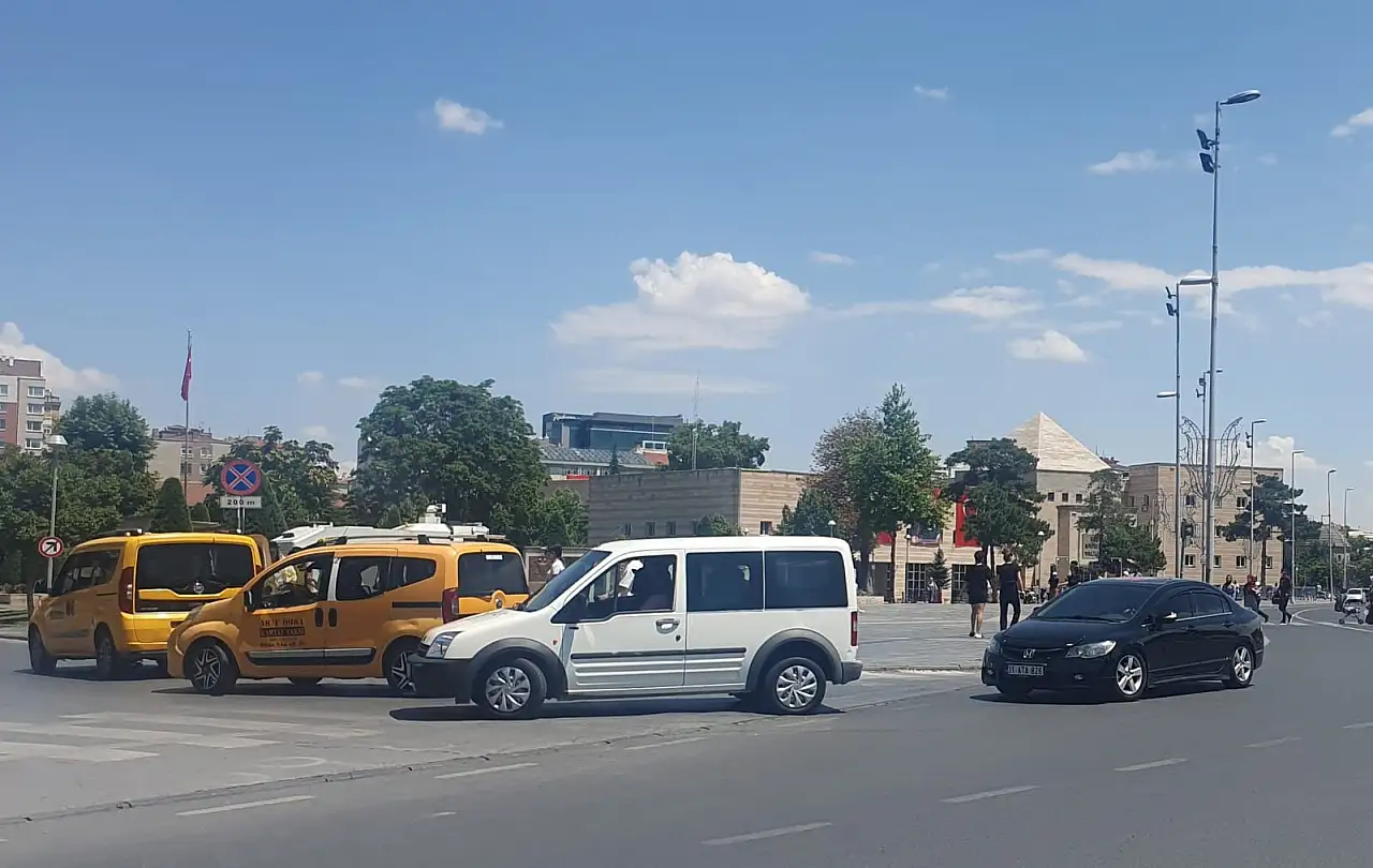 Kayseri'de hasarlı sürücüye ağır fatura! Trafik sigortasında tavan fiyatlara zam geldi