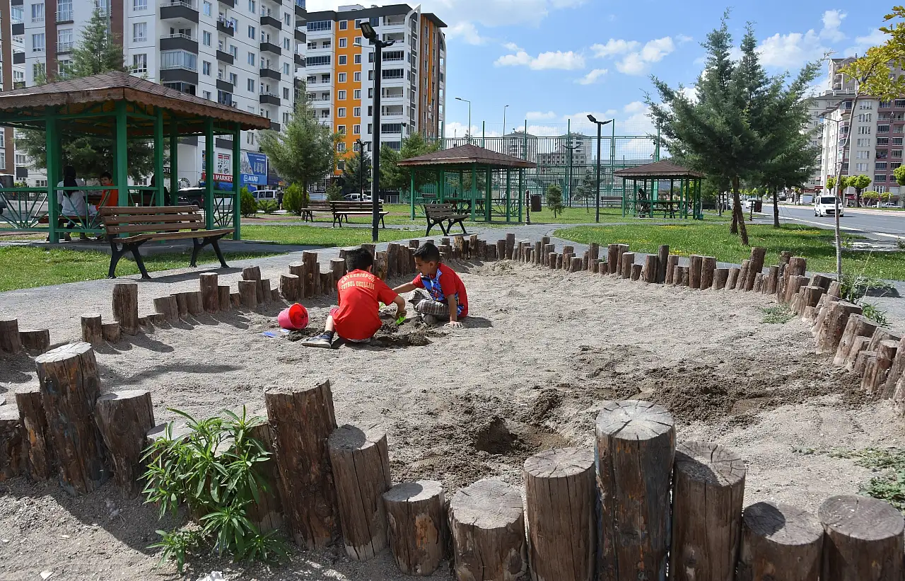 Kocasinan'da parklar yenileniyor