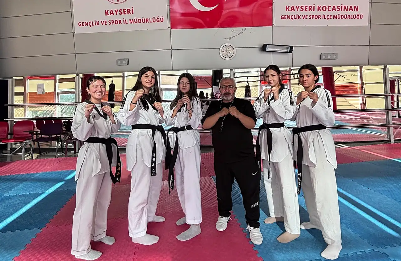 Kayseri'de 83 taekwondocu kuşak heyecanı yaşadı