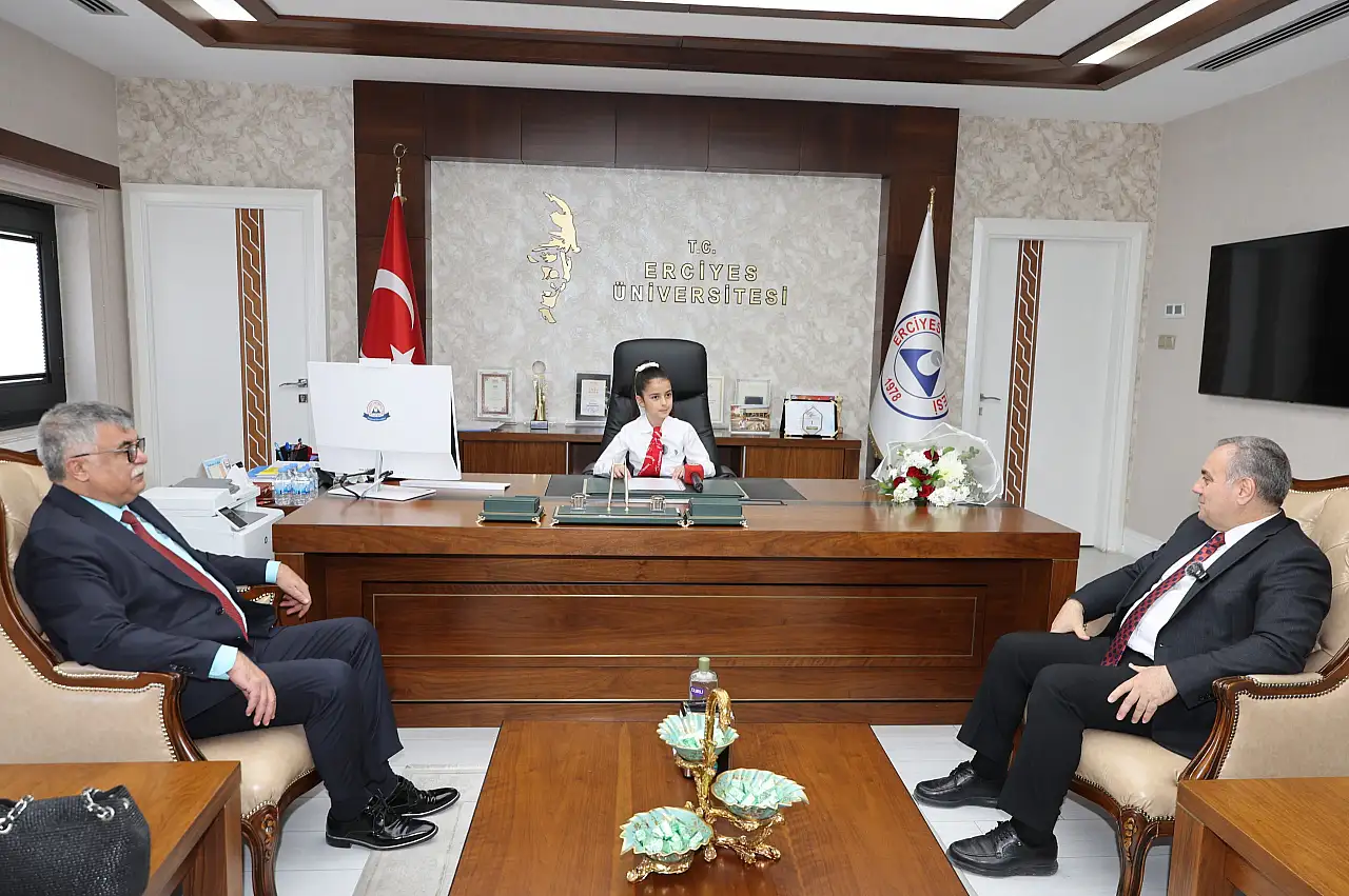 ERÜ Rektörü Altun, koltuğunu kime devretti? 23 Nisan coşkusu...