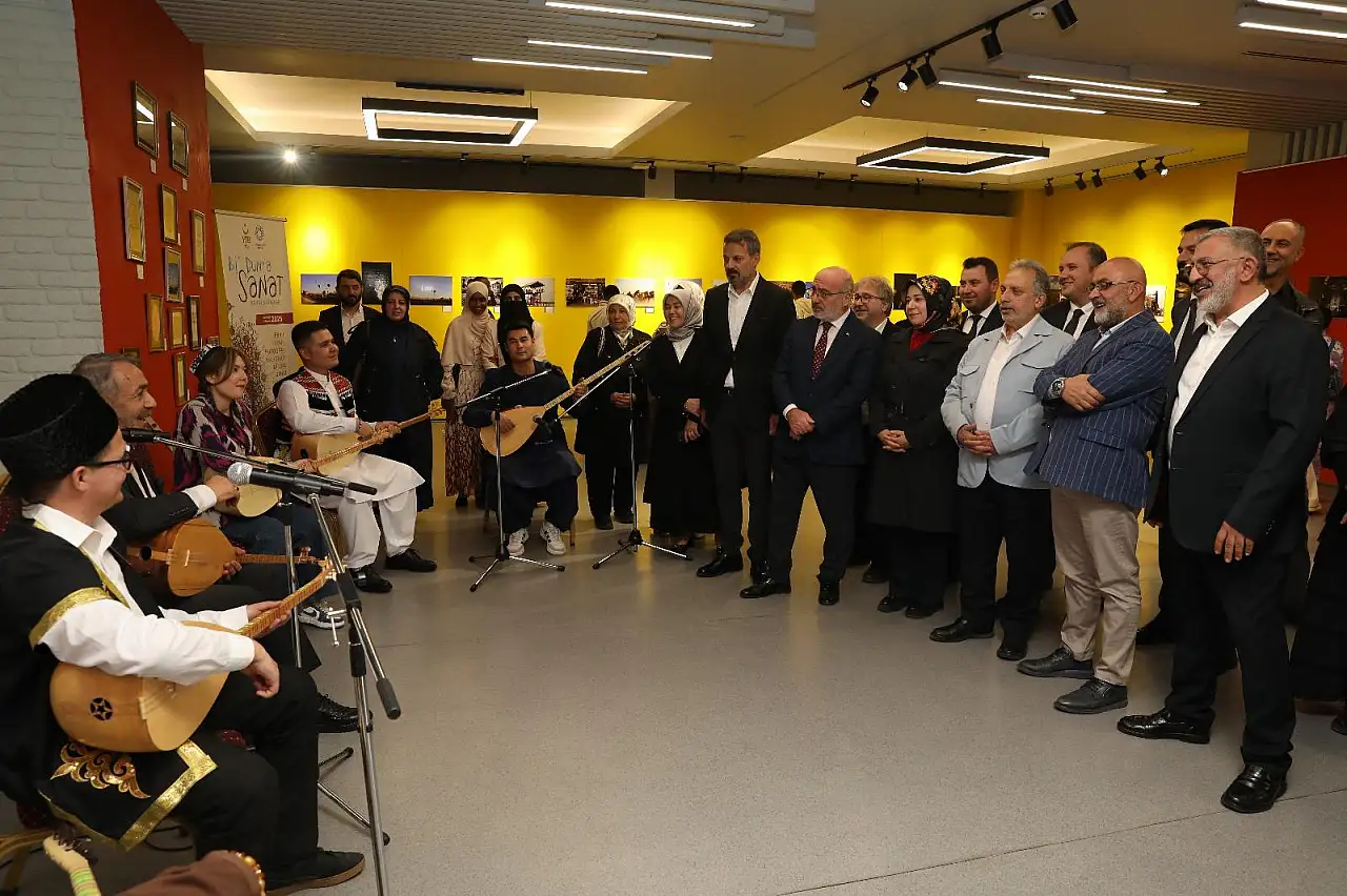 Kayseri'de sanatla kurulan dostluk köprüsü: ''Bi' Dünya Sanat'' sergisi büyüledi