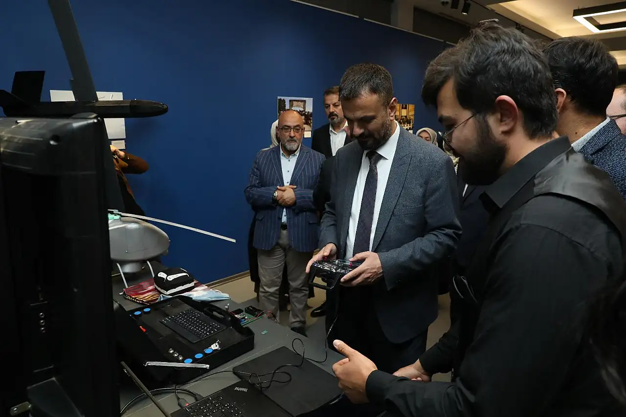 Kayseri'de sanatla kurulan dostluk köprüsü: ''Bi' Dünya Sanat'' sergisi büyüledi