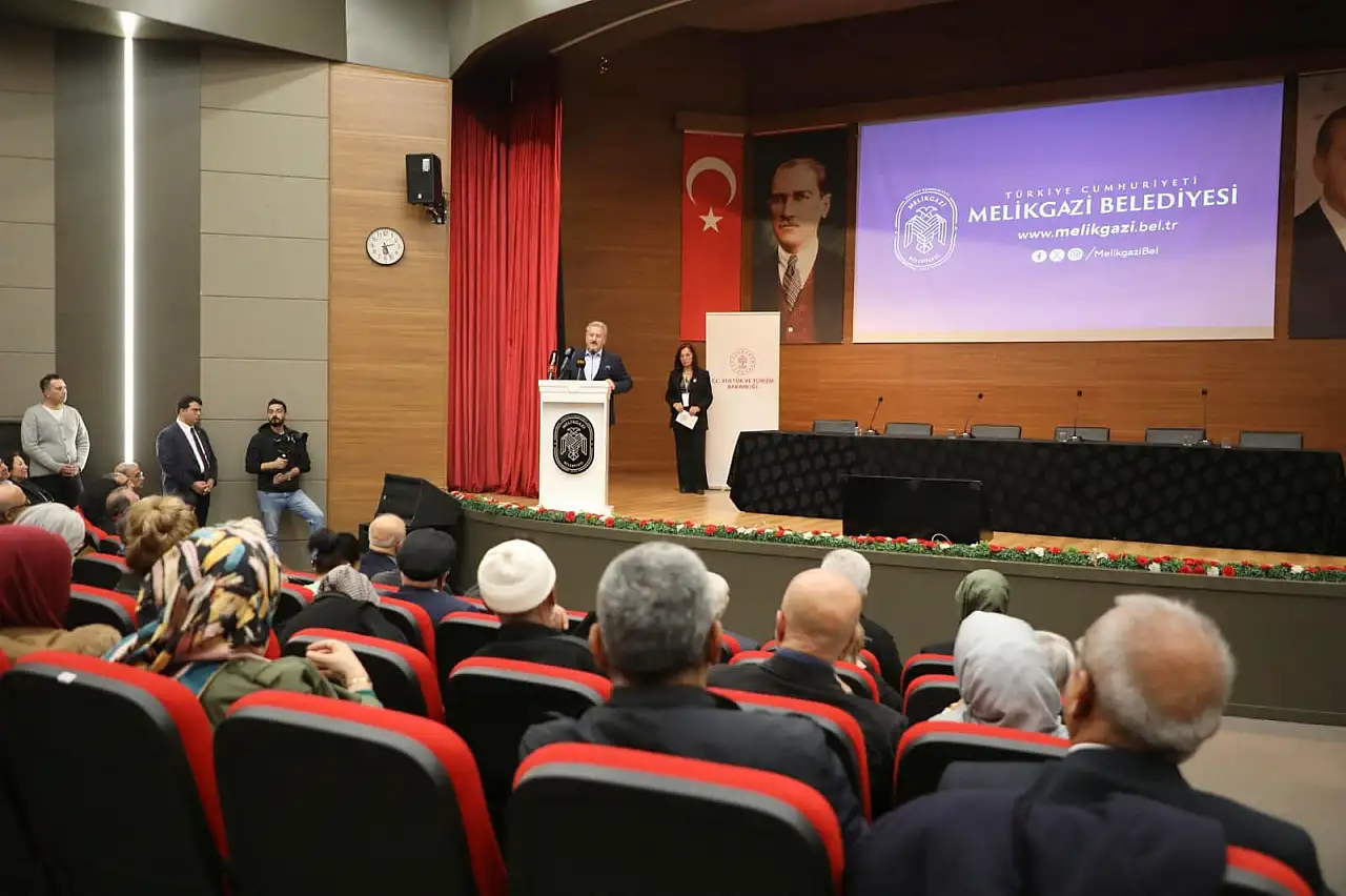 Şiir, tiyatro ve müzik Melikgazi'de bir araya geldi