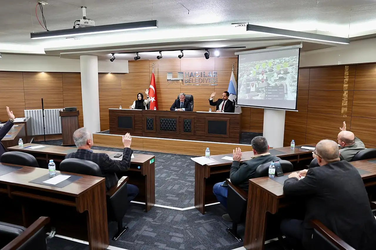 Hacılar'da meclis toplantısı: Yeni kentsel dönüşüm projesi, kış tedbirleri...