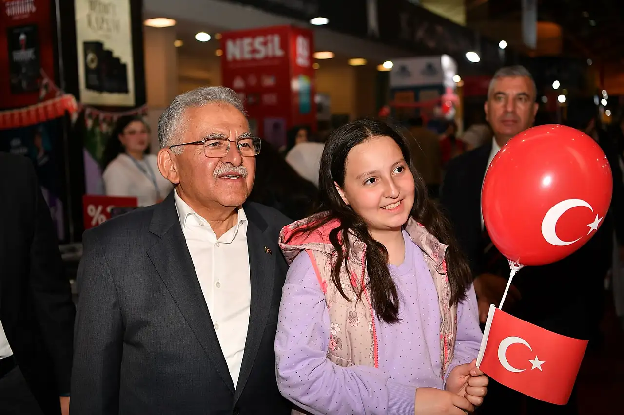 Kayseri Kitap Fuarı'nda rekor hedefi: 500 bin ziyaretçi aşıldı