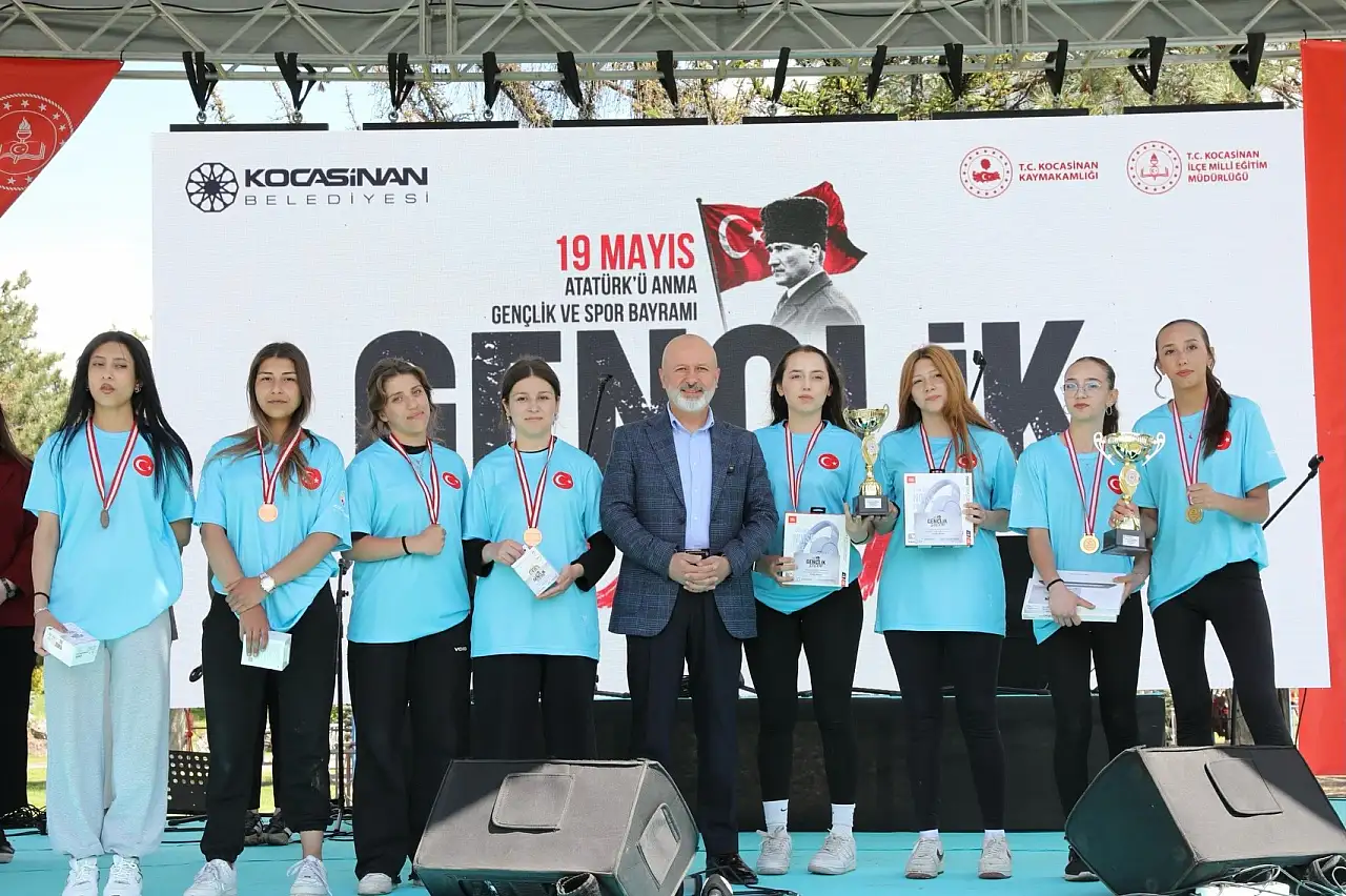 Kayseri'den gençlik şölende bir araya geldi: 19 Mayıs coşkusu Kocasinan'da