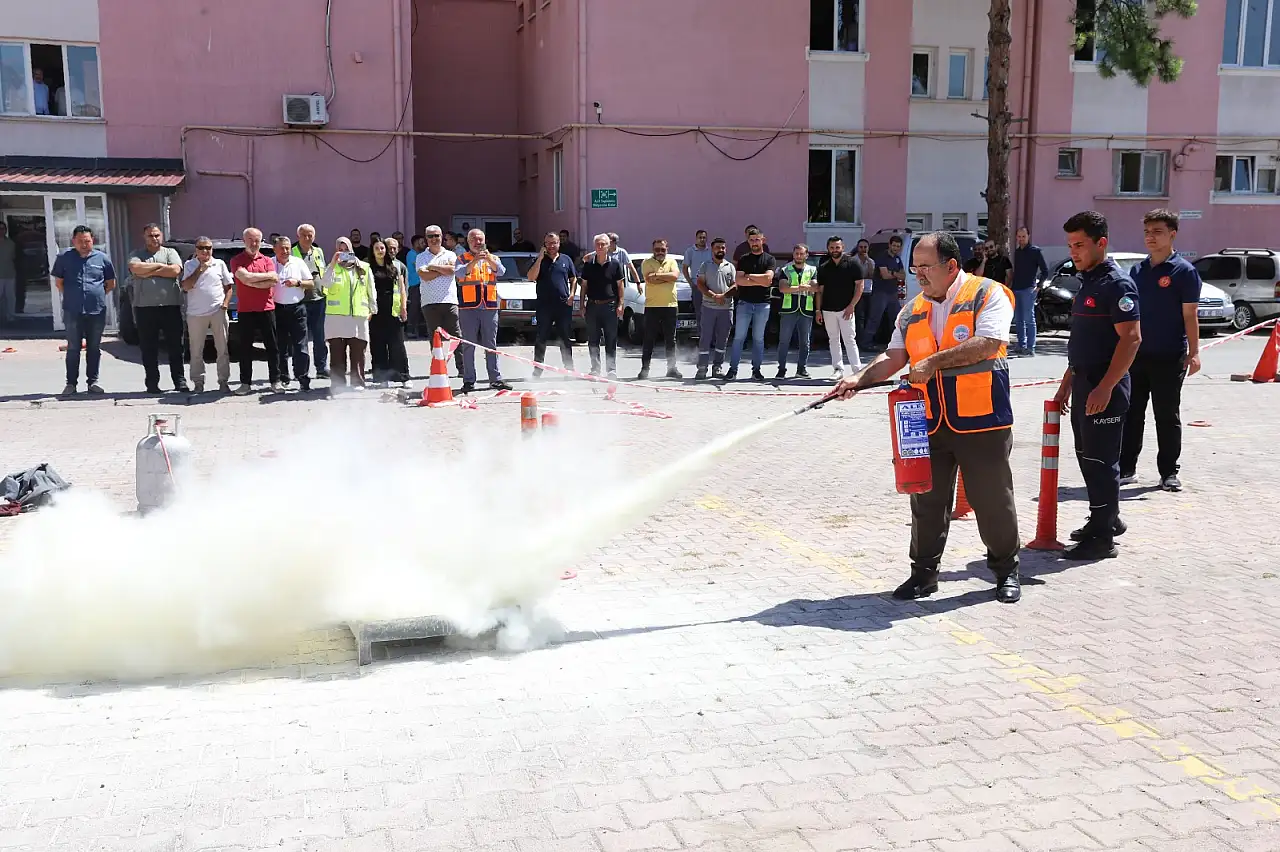 Büyükşehir'den ek hizmet binasında deprem ve yangın tatbikatı