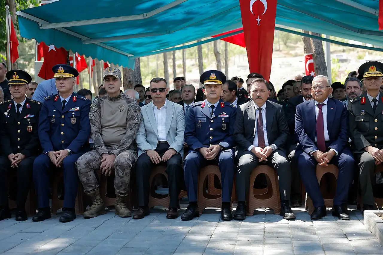 15 Temmuz'un 10. yılında yürek burkan anlar! Şehitlikte duygu seli
