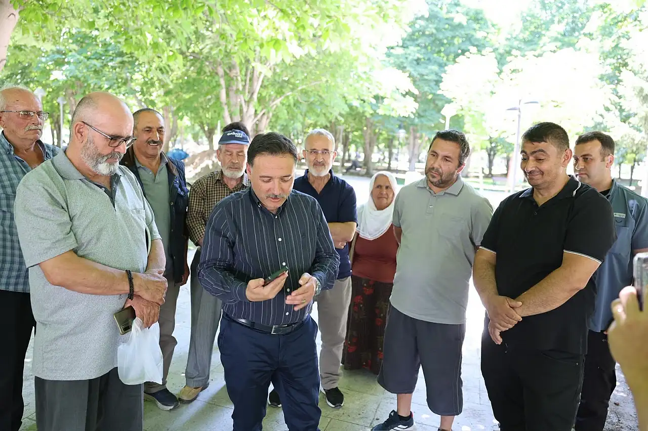 Kayseri Valisi Çiçek vatandaşlarla dertleşti