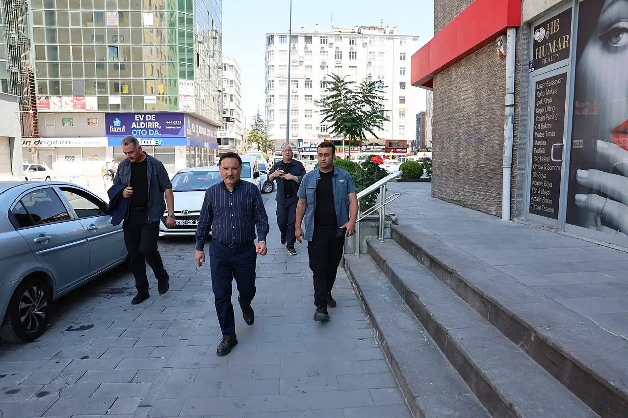 Kayseri Valisi Çiçek vatandaşlarla dertleşti