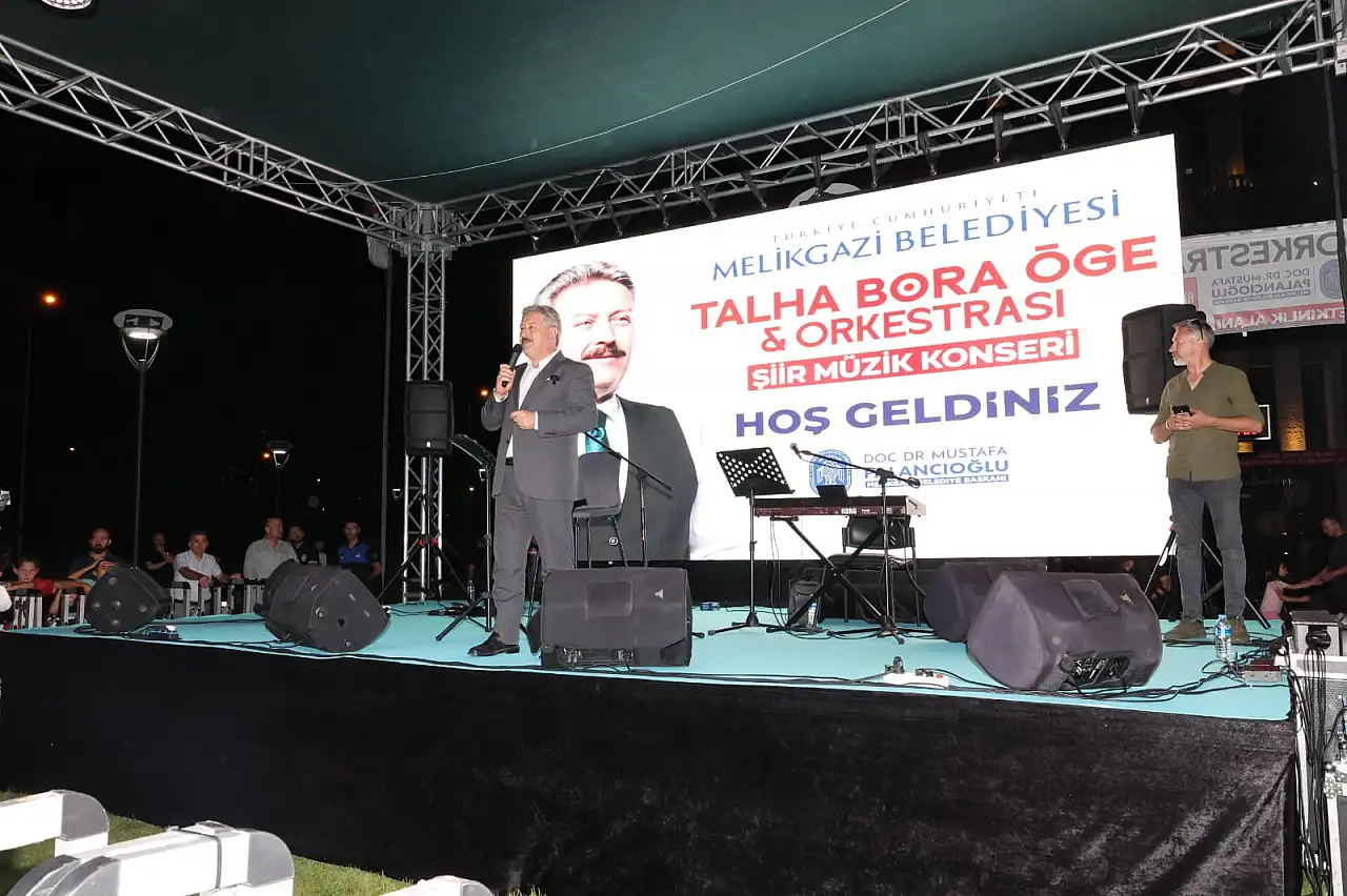 Kayseri'de şiir ve türküler geceye damga vurdu! Talha Bora Öge'den unutulmaz konser