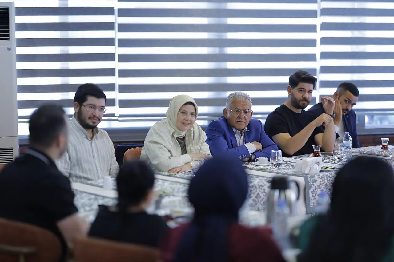 Ayşe Böhürler: 'Türkiye Yüzyılı'nı gençlerle omuz omuza inşa edeceğiz'