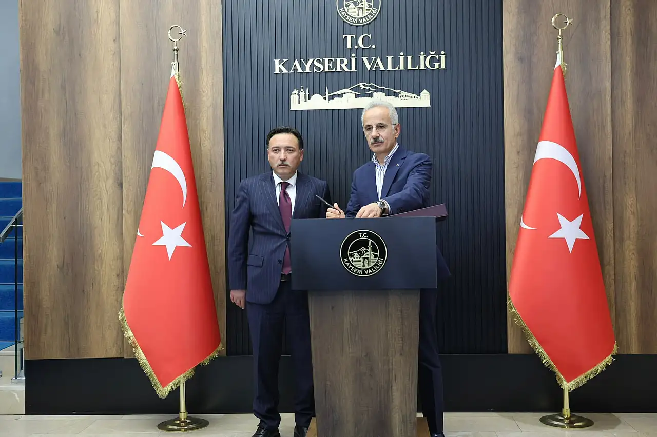 Bakan Uraloğlu Kayseri'ye geldi! Vali Çiçek'le görüşmede neler konuşuldu?