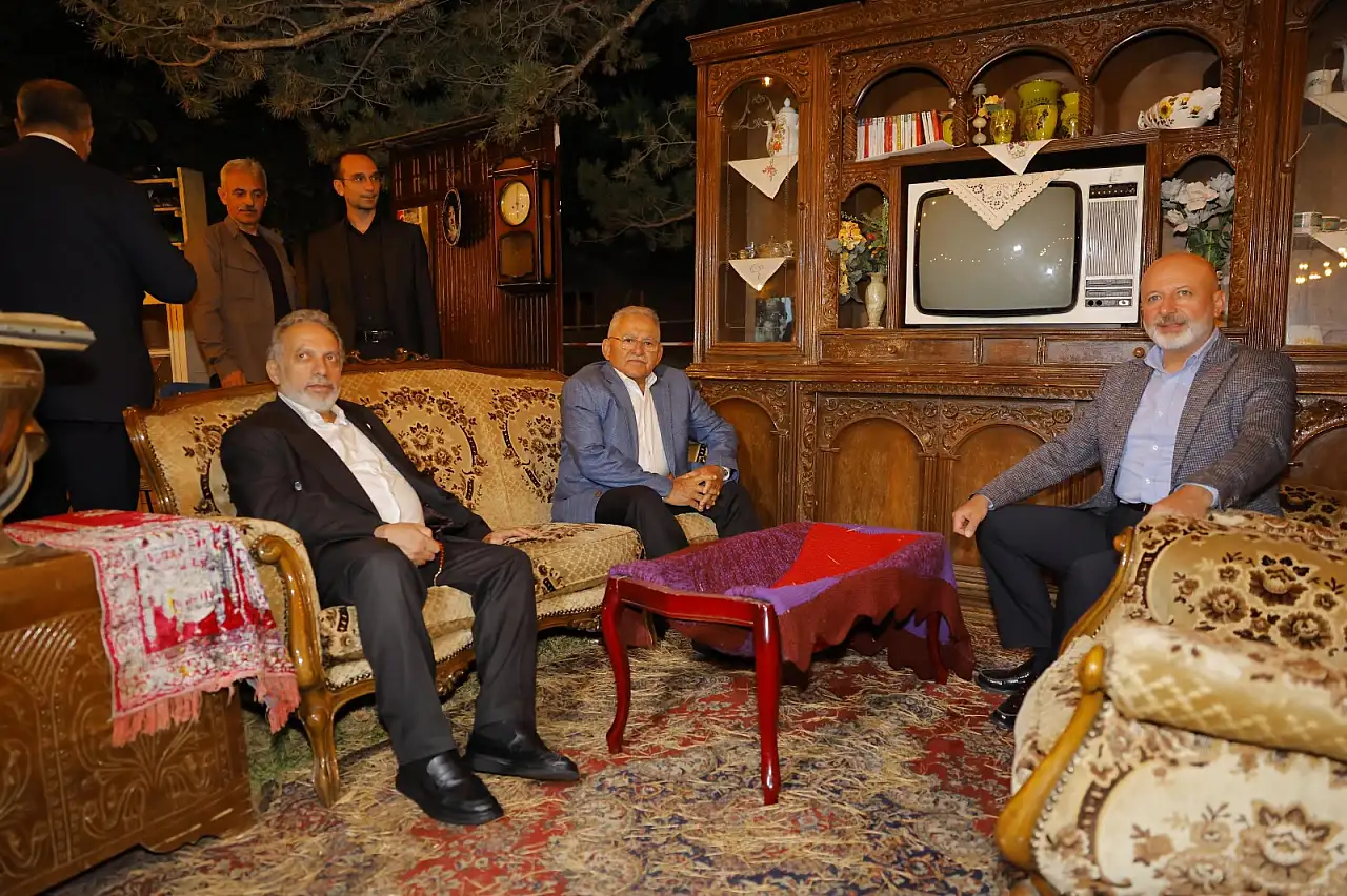 Kayseri'de fuara gidenler sürprizle karşılaştı! Bir çocuğun sevinci geceye damga vurdu