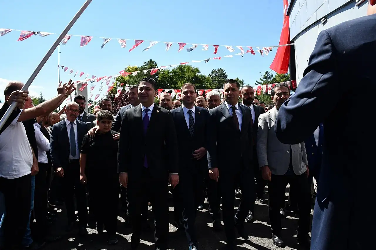 MHP'li Özdemir'den önemli mesajlar: Gündeme dair önemli mesajlar...