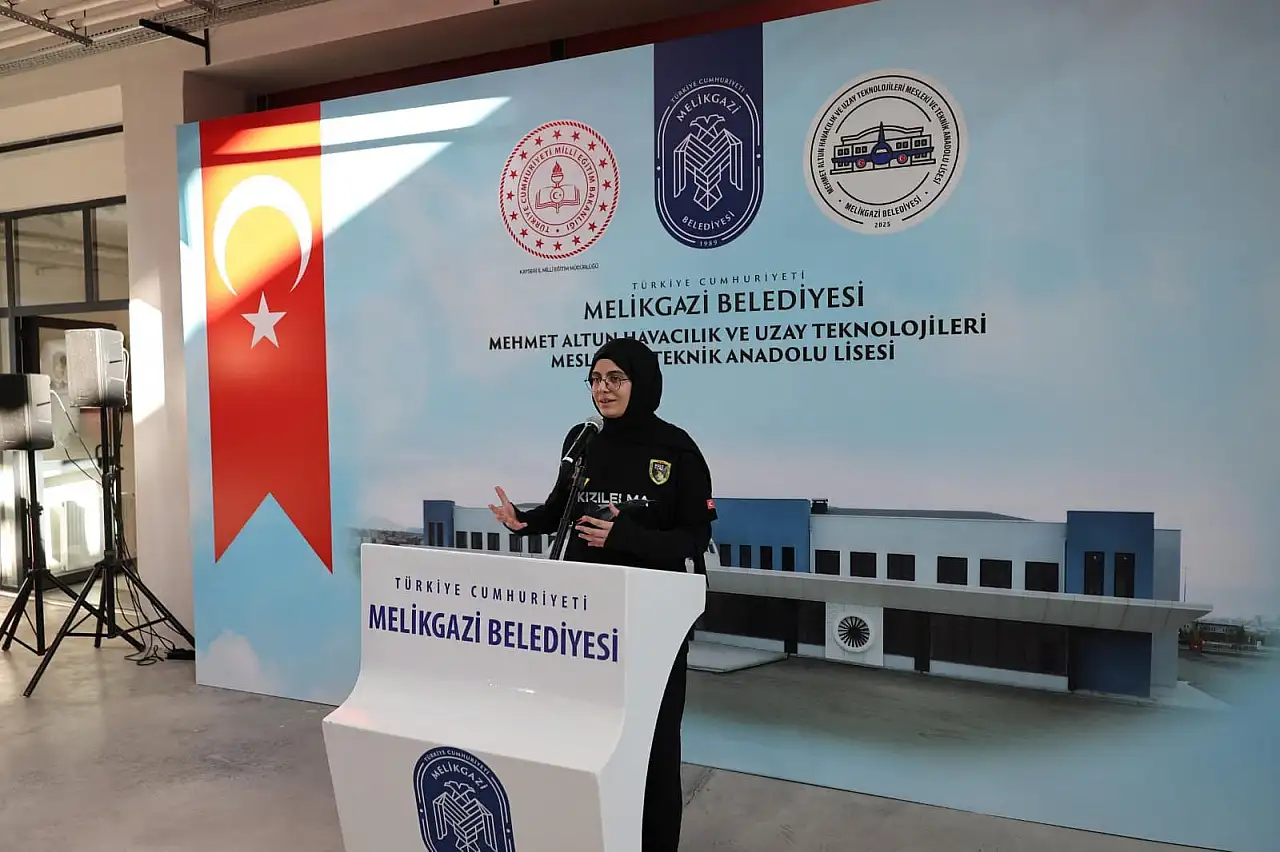 Başkan Palancıoğlu, Havacılık Lisesi'nin yeni öğrencileri ve velileri ile bir araya geldi