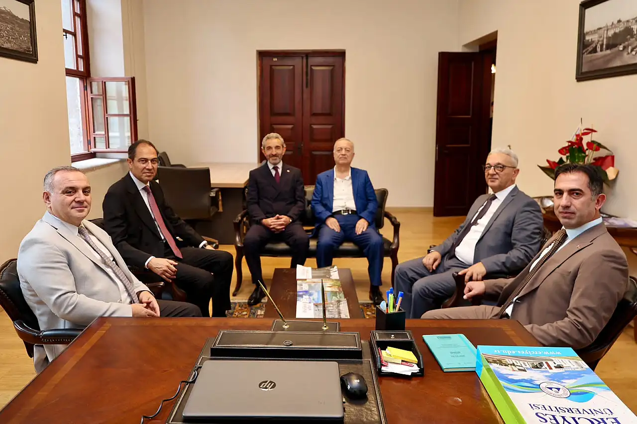 ERÜ Rektörü Prof. Dr. Altun'dan Kent Konseyi Başkanı Doç. Dr. Kösedağ'a hayırlı olsun ziyareti...