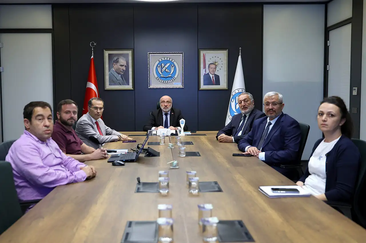 KAYÜ'de Dijital Dönüşüm Ofisi hazırlıkları hız kazandı: Rektör Karamustafa 3 temel hedefi sıraladı!