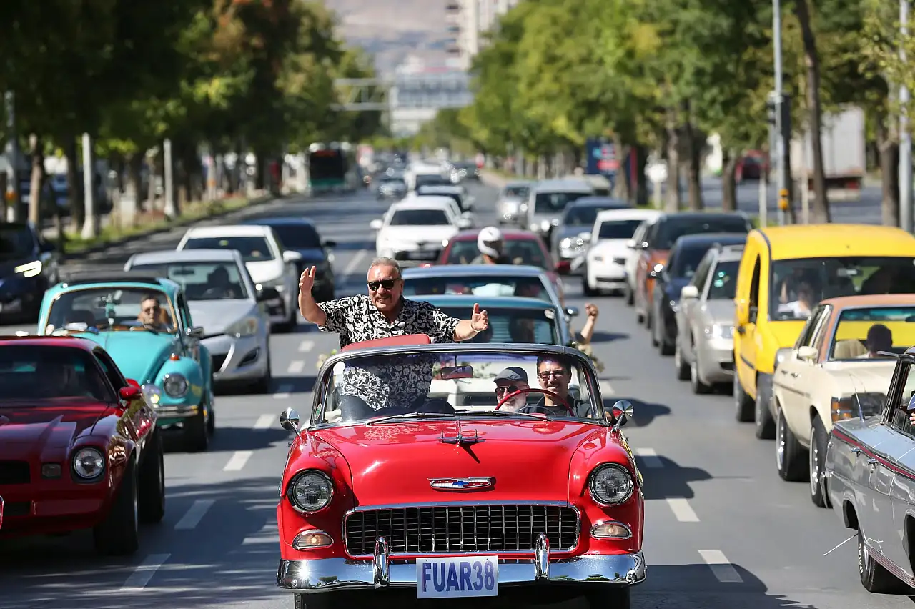 Kayserili başkan öyle bir projeye imza attı ki! Ünlü sanatçılar akın etti: Türkiye konuştu!