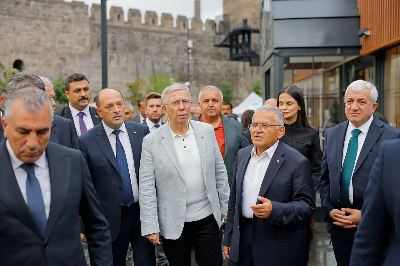 Başkan Büyükkılıç, Kayseri'nin tarihi ve kültürel mirasını tanıttı