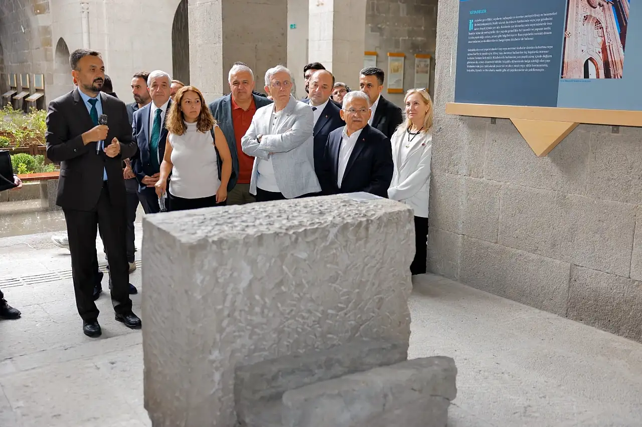 Başkan Büyükkılıç, Kayseri'nin tarihi ve kültürel mirasını tanıttı