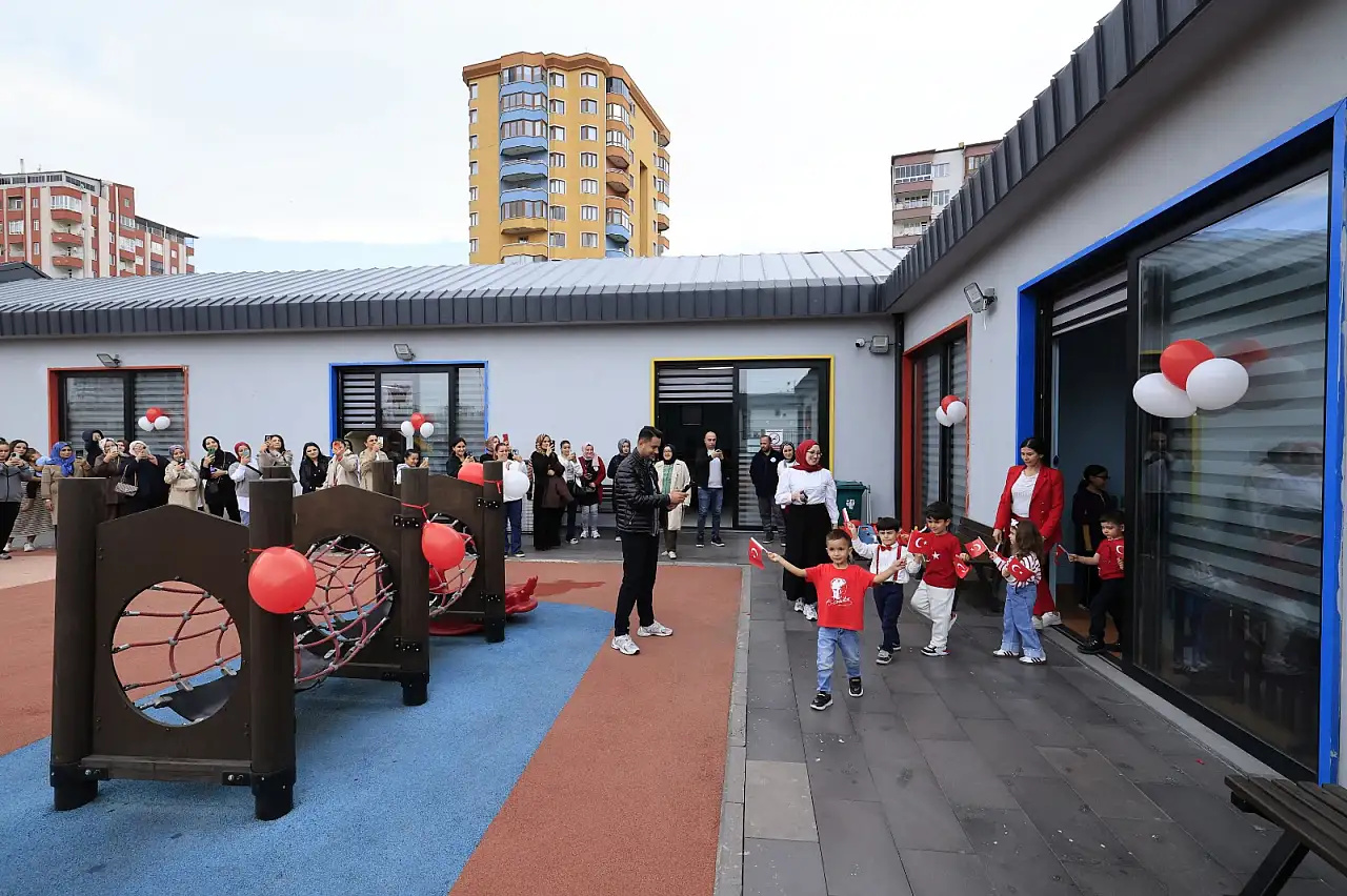 Kayseri'de miniklerden Cumhuriyet coşkusu! Türk bayraklarıyla unutulmaz kutlama