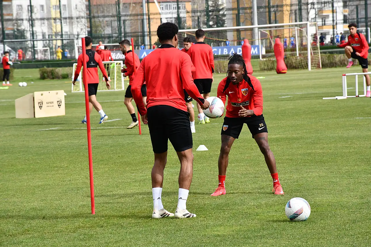 Kayserispor'da Alanyaspor hazırlıkları sürüyor! Jakirovic: Her şey planladığımız gibi...