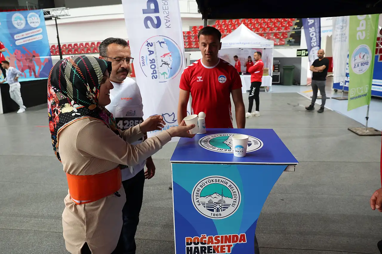 Kayseri'de aileler sahaya indi: Eğlence, rekabet ve bol kahkaha bir aradaydı!