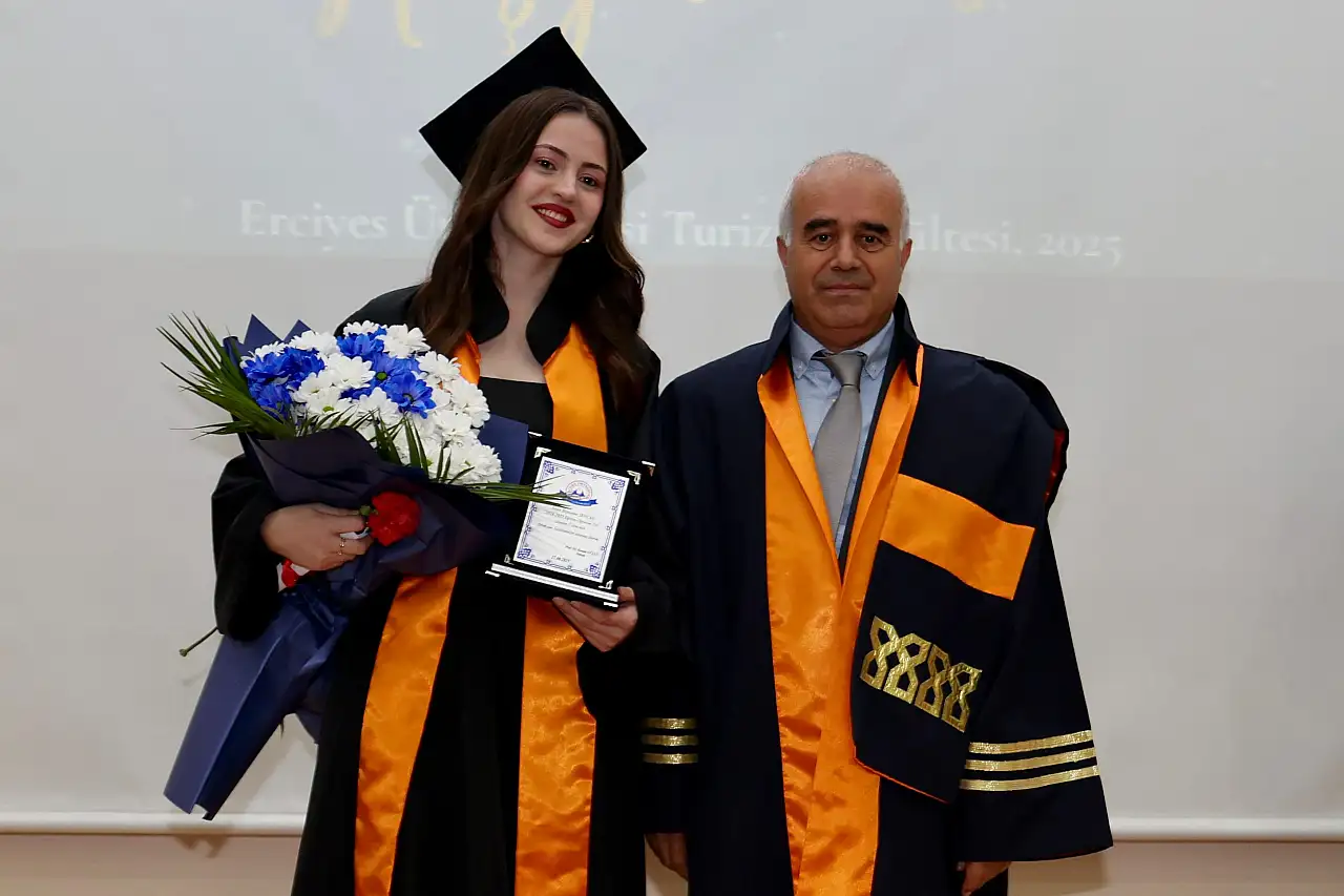 ERÜ Turizm Fakültesi 16. mezunlarını uğurladı