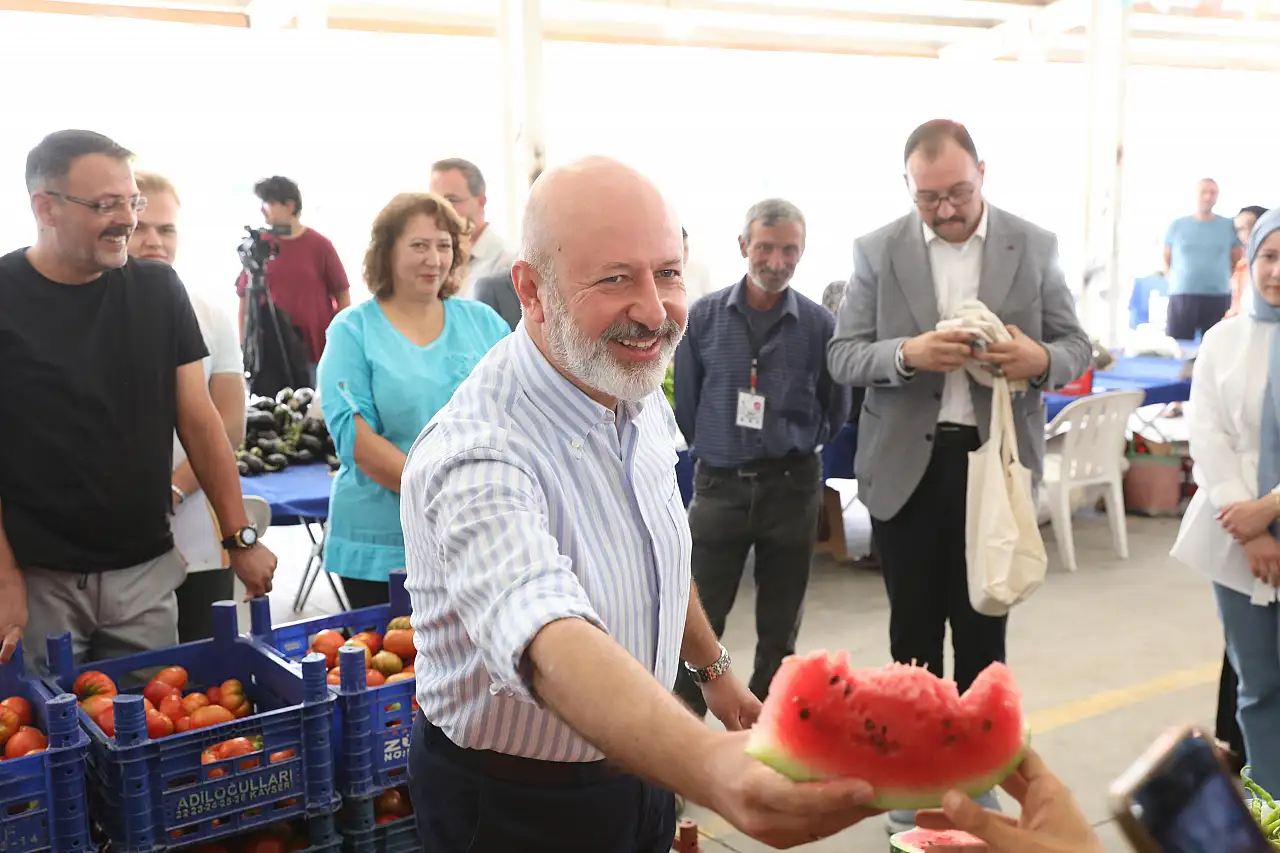 Ekolojik Pazar kapılarını açtı: Başkan Çolakbayrakdar vatandaşlarla bir araya geldi!