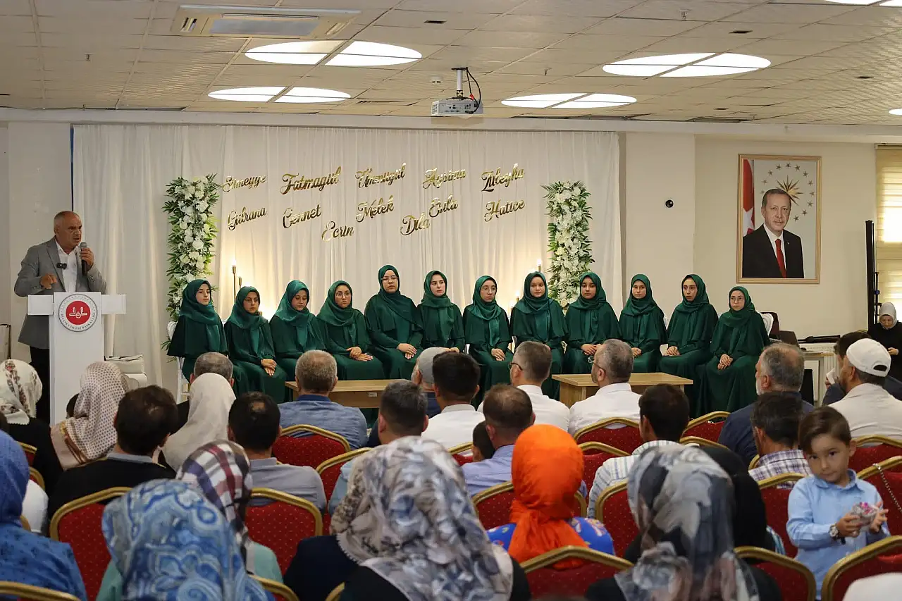 Yahyalı'da hafızlar belgelerini aldı: İlçe gurur yaşadı