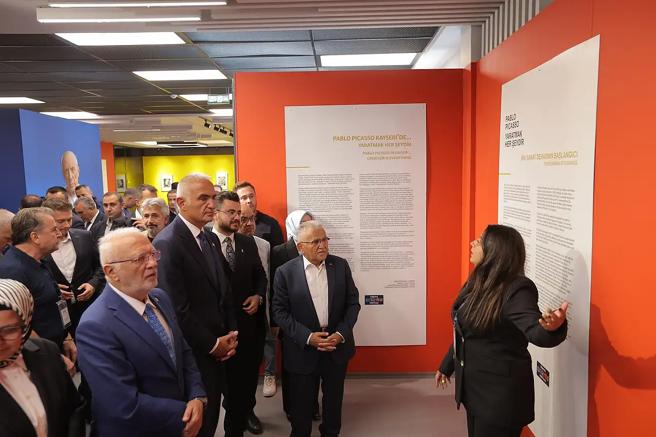 Bakan Ersoy, Kayseri'de Mutfak Sanatları Merkezi'ni gezdi