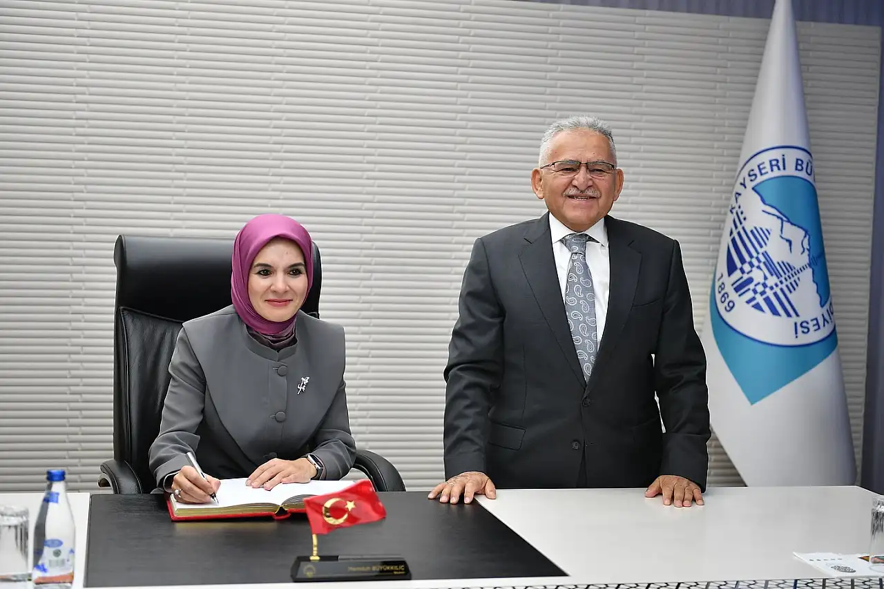 Bakan Göktaş'tan Başkan Büyükkılıç'a övgü dolu sözler: ''Kayseri hizmetin kalbi olmuş!''