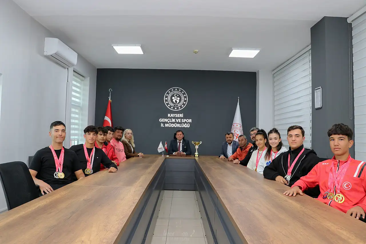 Kayseri'den şampiyonluk çıkarması: Paten takımı Türkiye'nin zirvesinde!