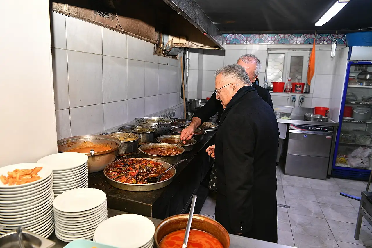Camikebir esnafından Başkan Büyükkılıç'a yoğun ilgi