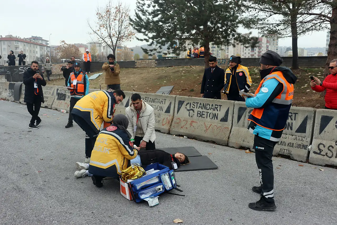 Kayseri'de film sahnelerini aratmayan tatbikat