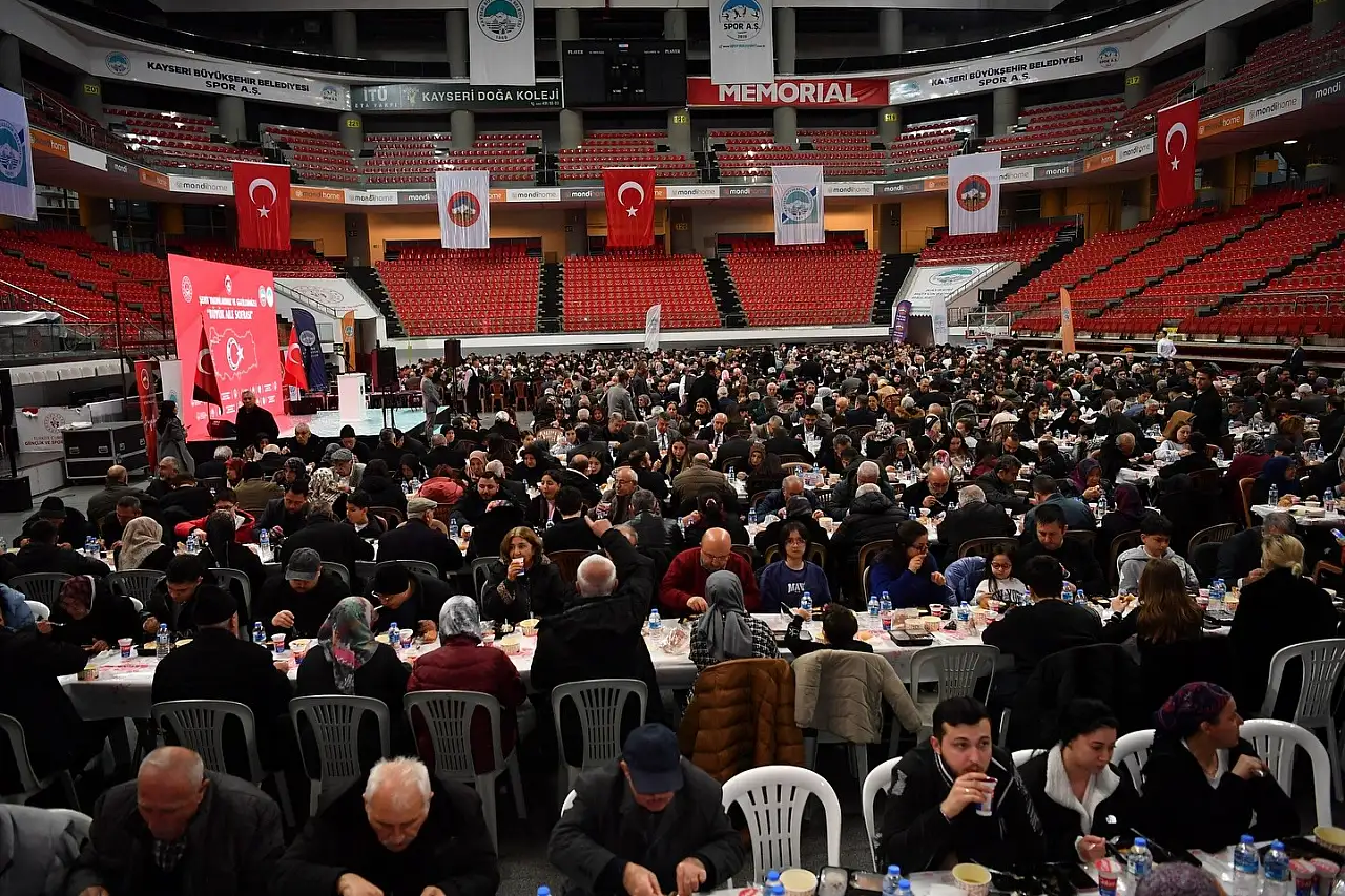 Kayseri protokolü şehit ve gazi aileleriyle iftarda bir araya geldi!