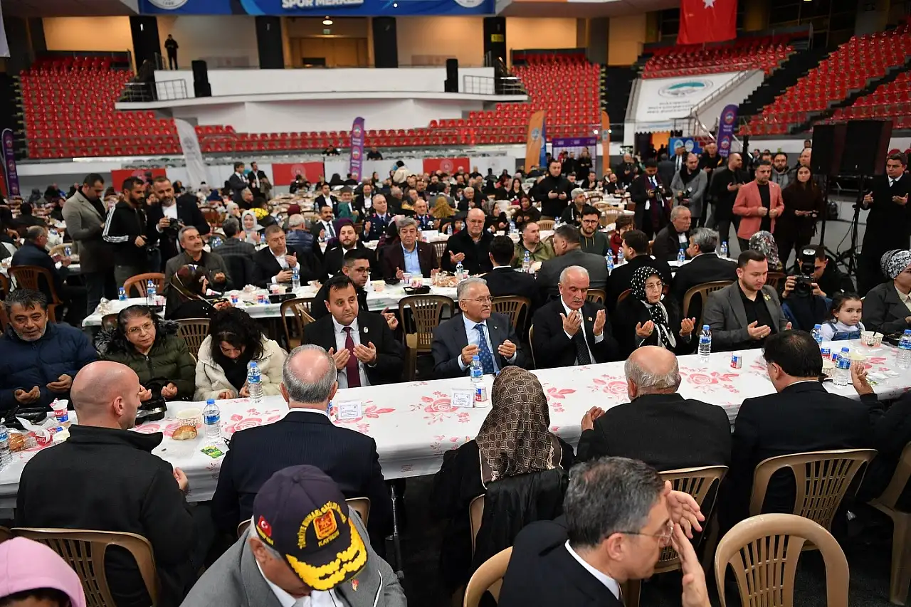 Kayseri protokolü şehit ve gazi aileleriyle iftarda bir araya geldi!