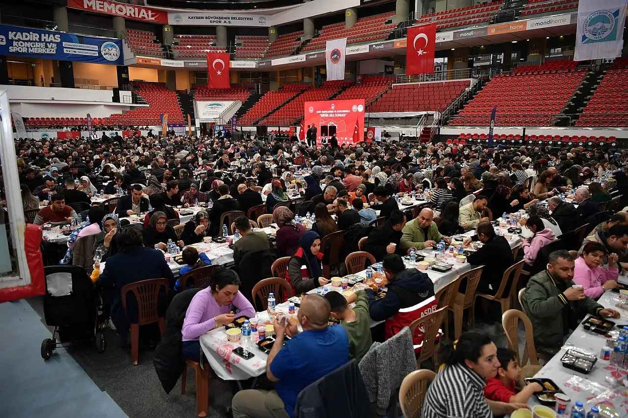 Kayseri protokolü şehit ve gazi aileleriyle iftarda bir araya geldi!